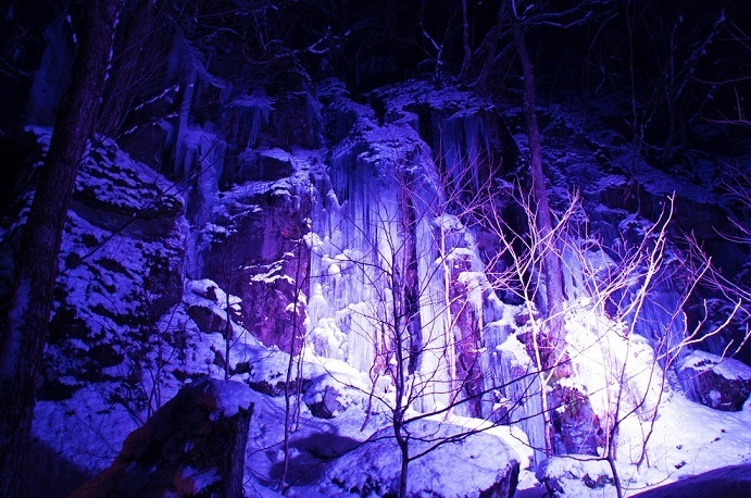 氷瀑　夜のライトアップ